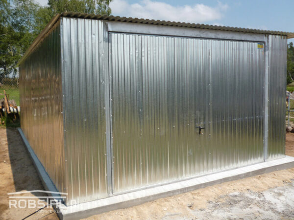 garaz-blaszany-4x6m-z-brama-uchylna-do-gory-02 garaz-blaszany-4x6m-z-brama-uchylna-do-gory-02