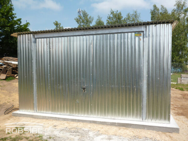 garaz-blaszany-4x6m-z-brama-uchylna-do-gory-03 garaz-blaszany-4x6m-z-brama-uchylna-do-gory-03