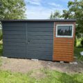 domek-ogrodowy-3x4-z-bramą-dwuskrzydłową